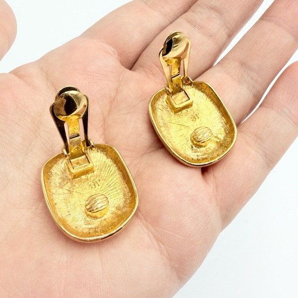 Vintage JS Joseph Smith & Sons Gold Tone Fuchsia Enamel Clip On Earrings - Picture 6 of 6